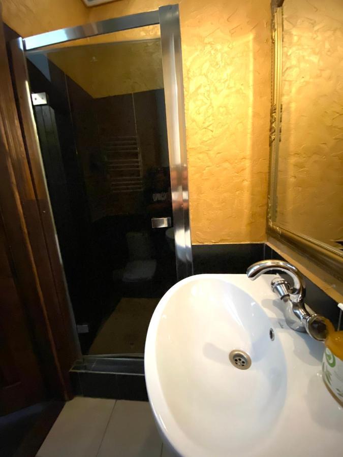 Апартаменти На Вул. Лесі Українки 19/4 Lviv Buitenkant foto